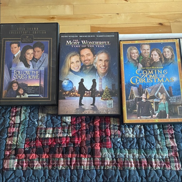Hallmark Christmas DVD Collection - Picture 1 of 3